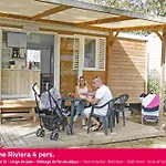 Le Petit Rocher Κάμπινγκ 4*