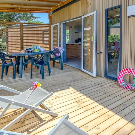 Le Petit Rocher 营地