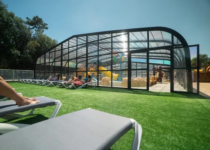 Le Petit Rocher 4* 滨海隆热维勒