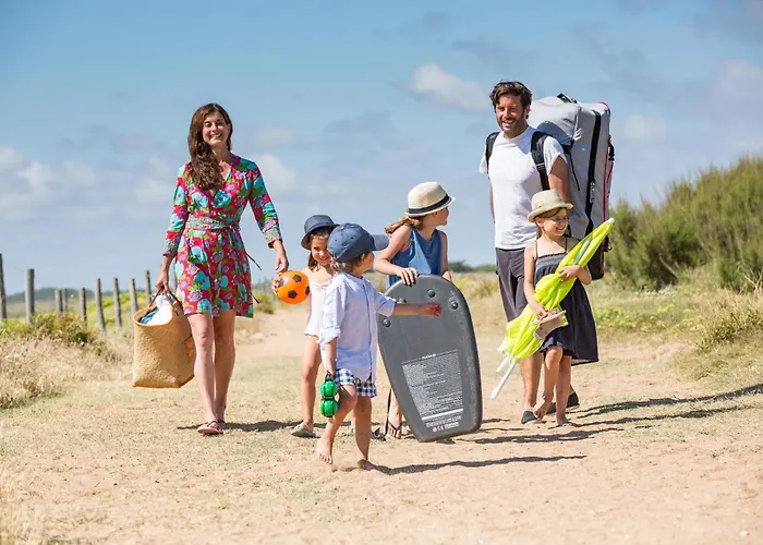 Le Petit Rocher 4* 滨海隆热维勒