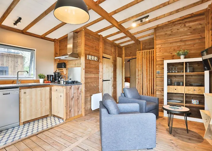 Le Petit Rocher 滨海隆热维勒