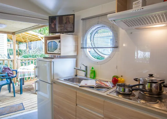 Le Petit Rocher 营地