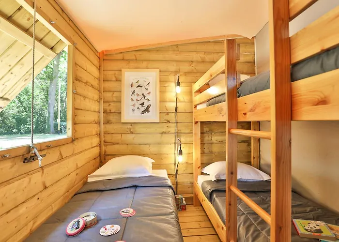 Le Petit Rocher 滨海隆热维勒