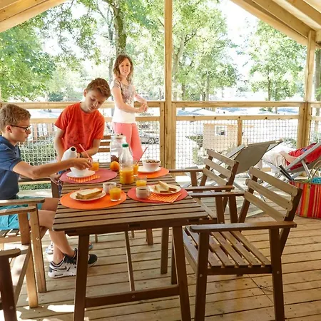 Le Petit Rocher Campsite 4*