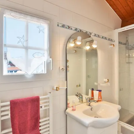 Le Petit Rocher Campsite 4*