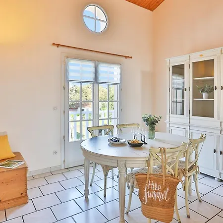 Le Petit Rocher Kemping 4*