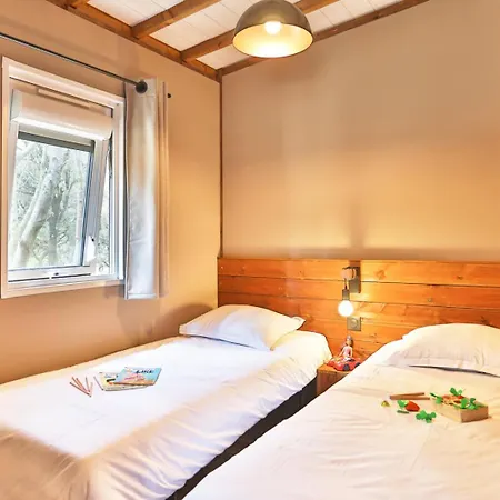 Le Petit Rocher Campsite 4*