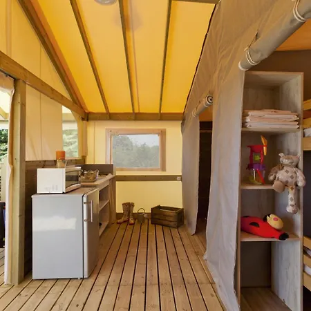 Kamp alanı Le Petit Rocher 4*